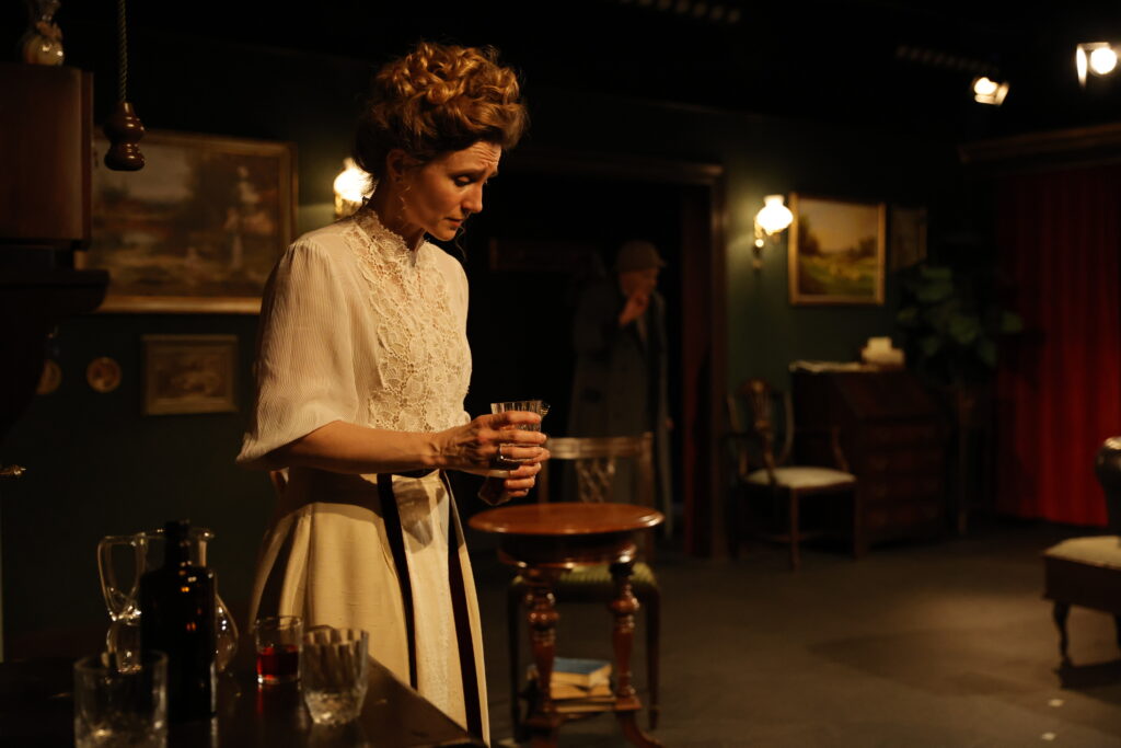 GASLIGHT Credit: Stefan Kock